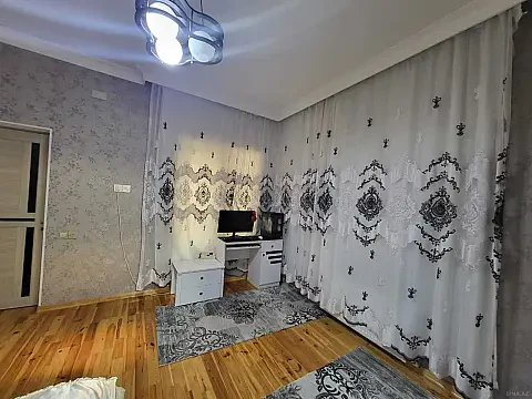 Satılır 5 otaqlı həyət evi 250 m²