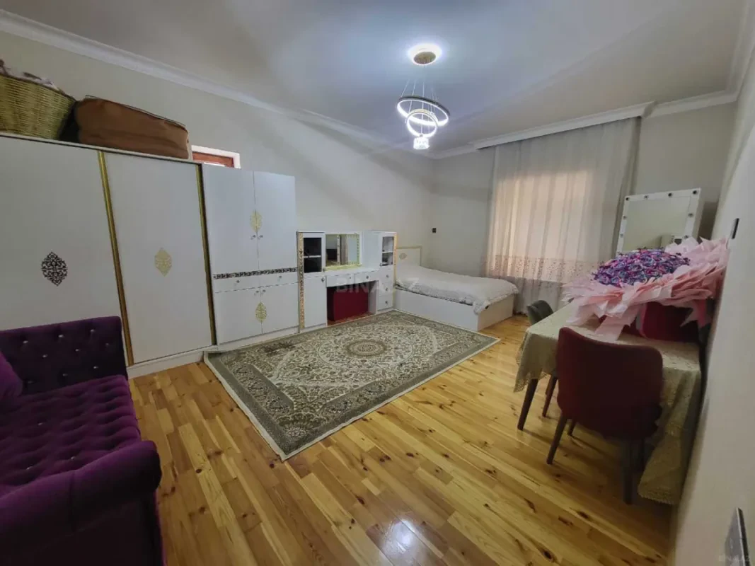 Satılır 5 otaqlı həyət evi 250 m²