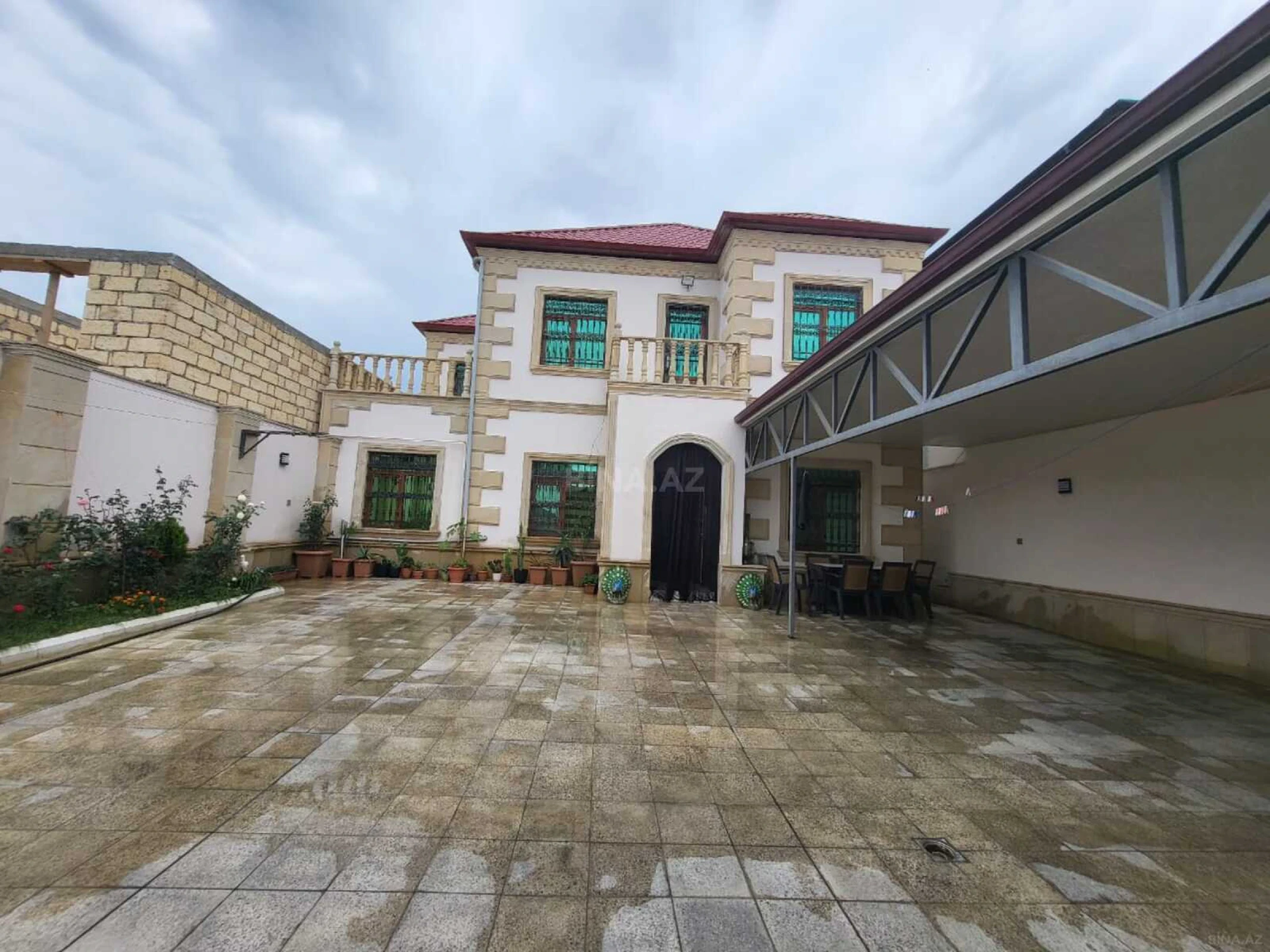Satılır 5 otaqlı həyət evi 250 m²