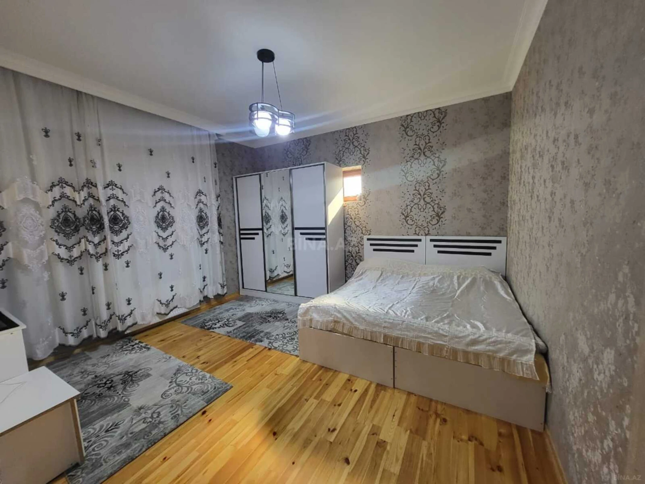 Satılır 5 otaqlı həyət evi 250 m²