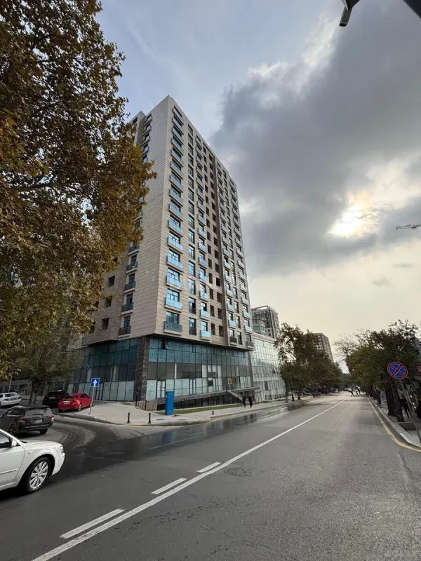Satılır 4 otaqlı mənzil 150 m²