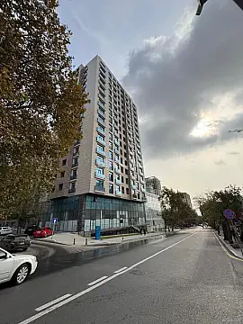 Satılır 4 otaqlı mənzil 150 m²