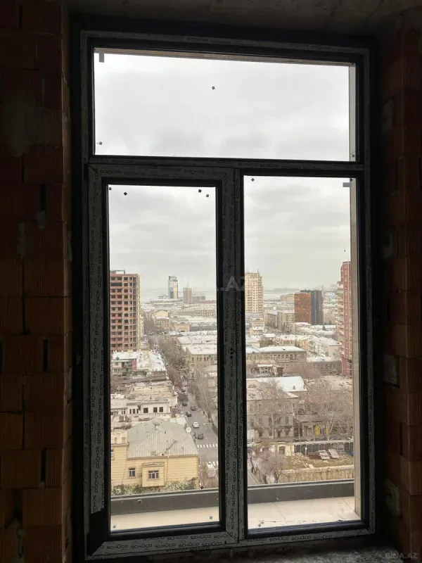Satılır 4 otaqlı mənzil 150 m²