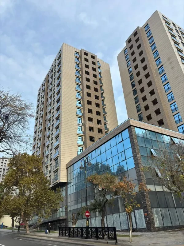 Satılır 4 otaqlı mənzil 150 m²
