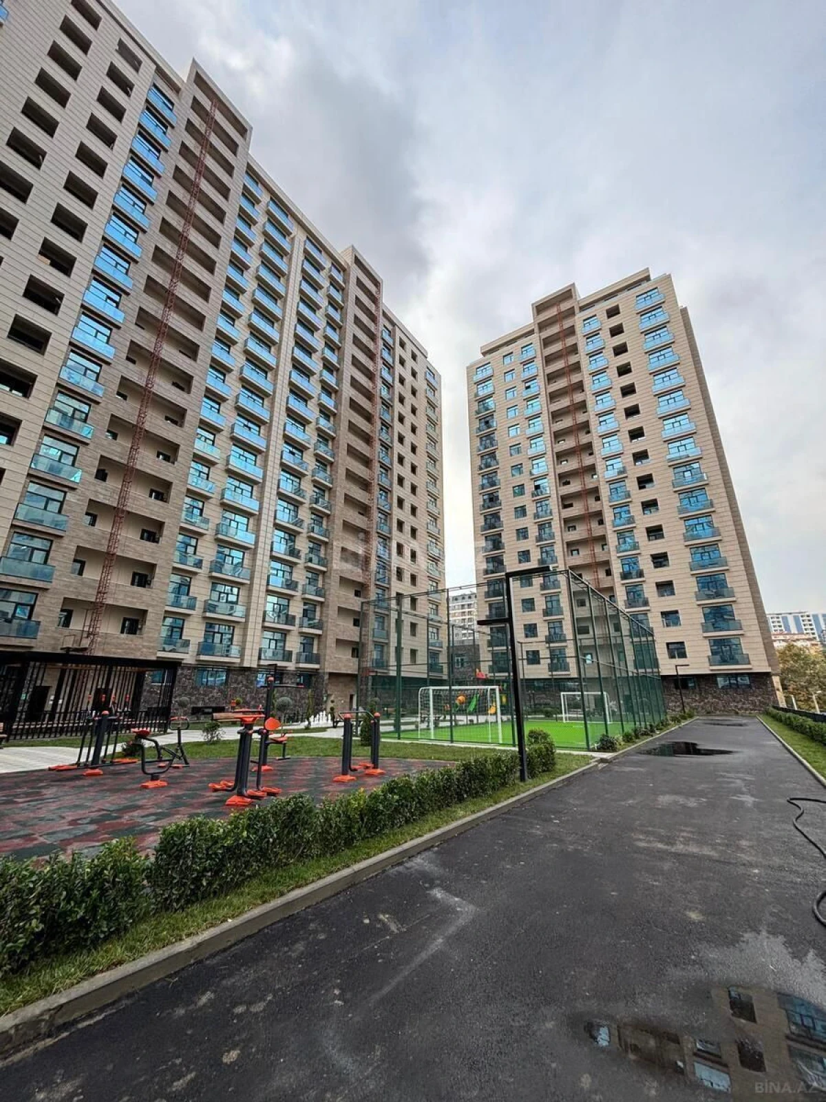 Satılır 4 otaqlı mənzil 150 m²