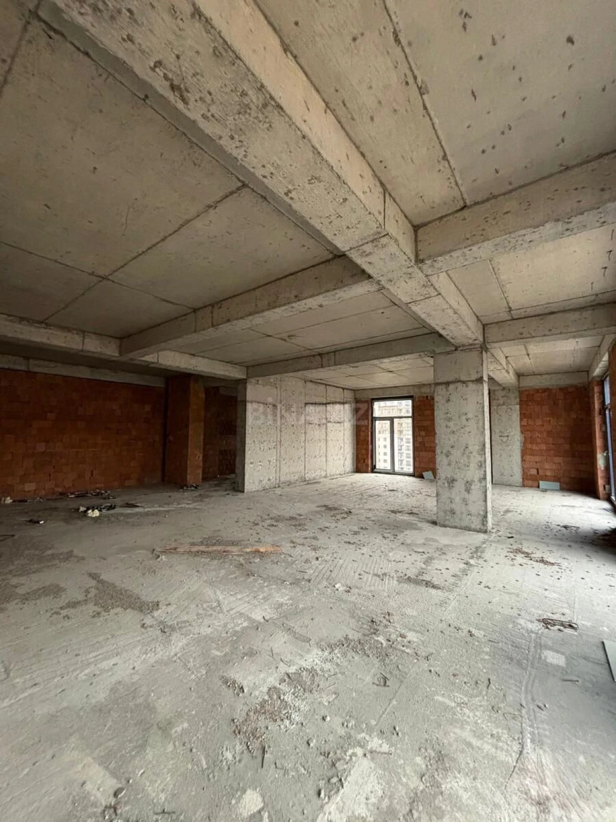 Satılır 4 otaqlı mənzil 150 m²
