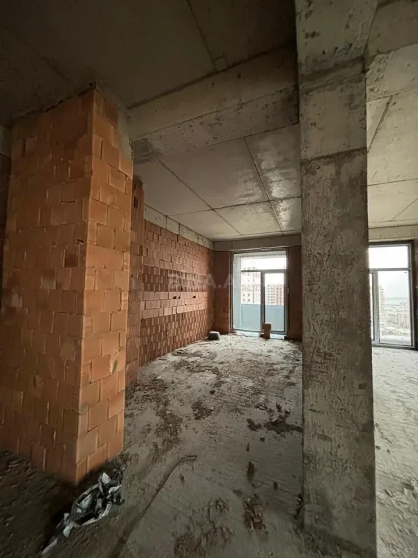 Satılır 4 otaqlı mənzil 150 m²