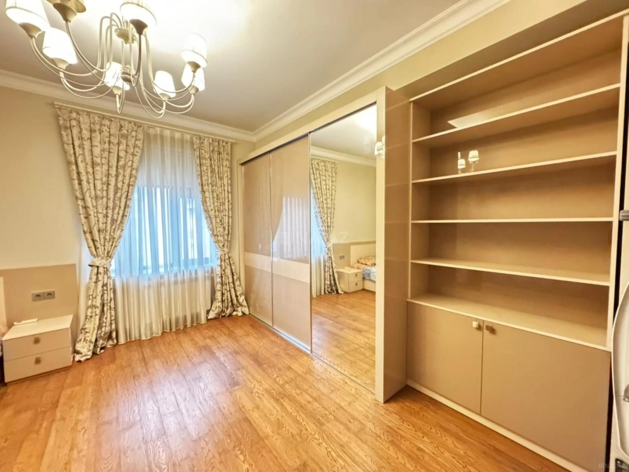 Kirayə verilir 3 otaqlı mənzil 165 m²