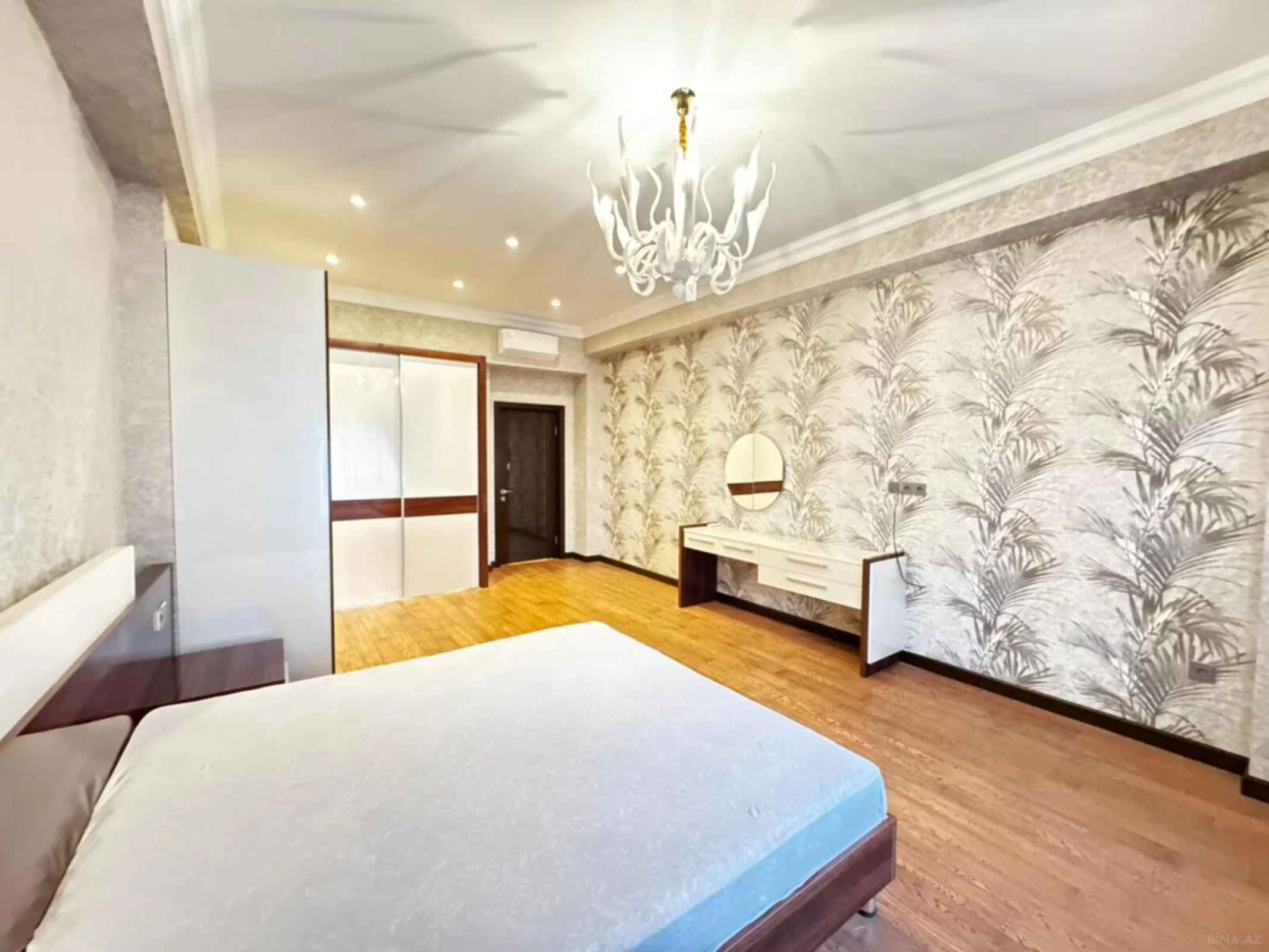 Kirayə verilir 3 otaqlı mənzil 165 m²
