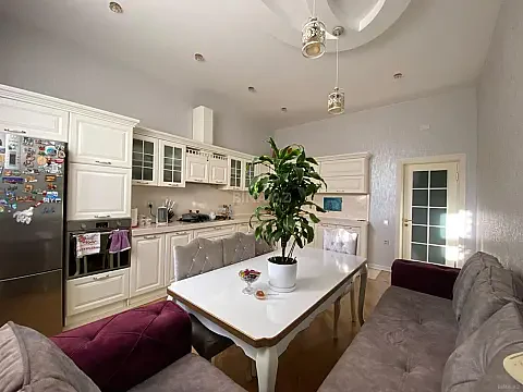 Satılır 7 otaqlı həyət evi 410 m²