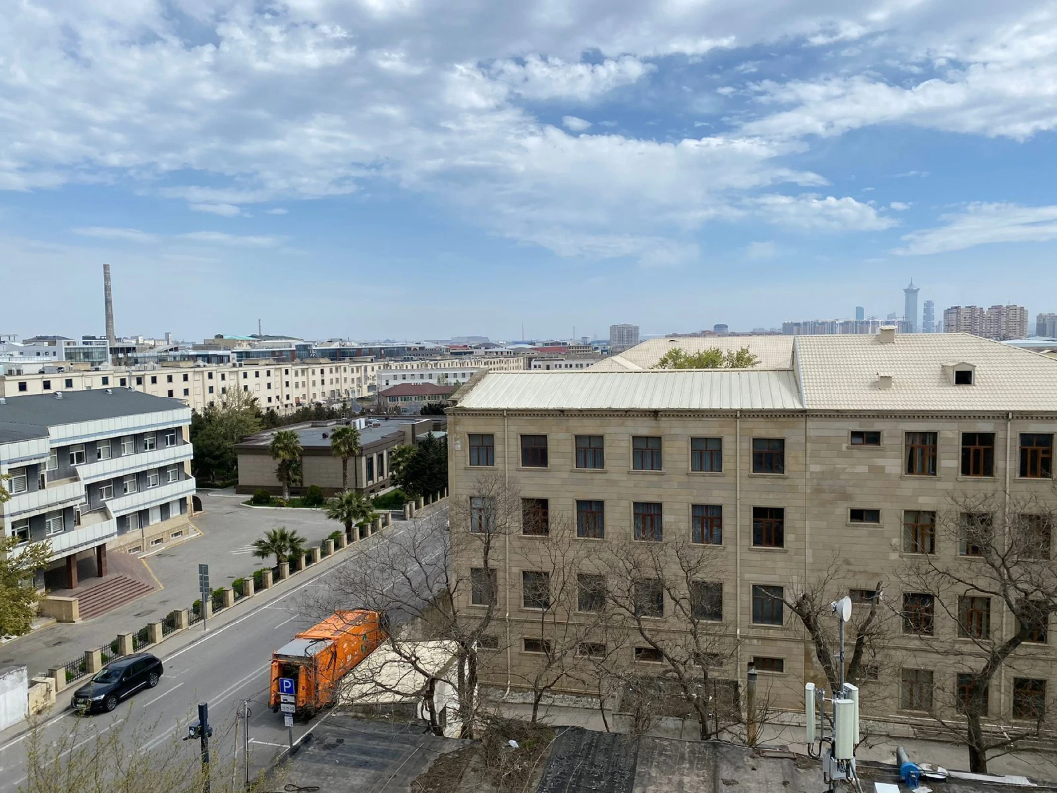 Satılır 4 otaqlı mənzil 103 m²