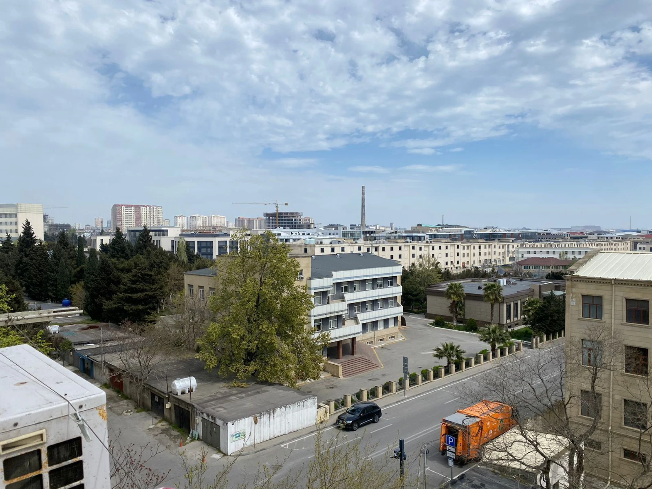 Satılır 4 otaqlı mənzil 103 m²