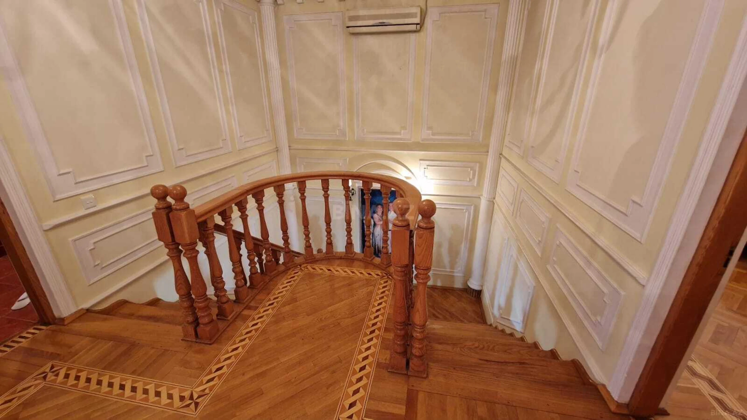 Satılır 7 otaqlı həyət evi 450 m²