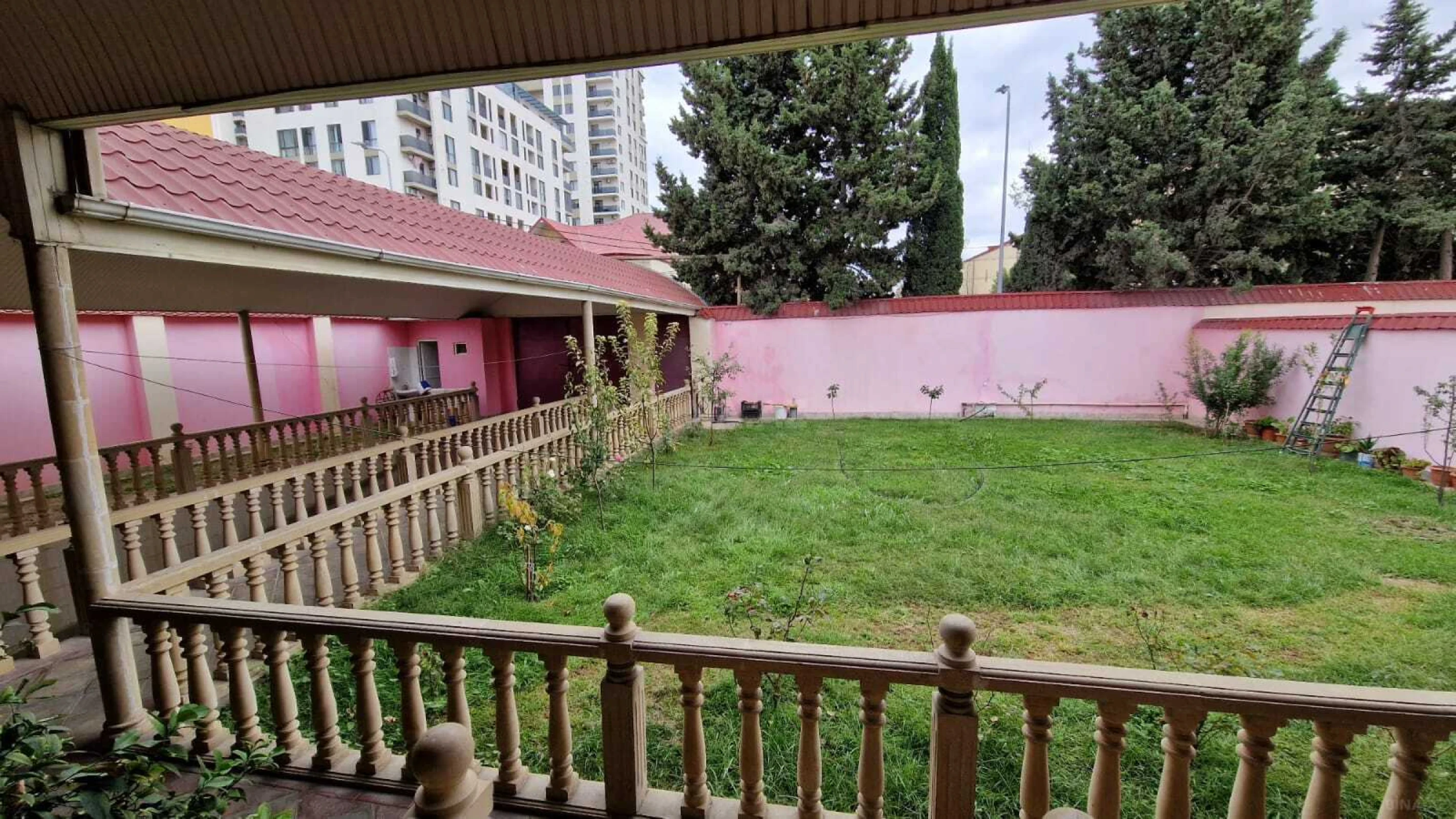 Satılır 7 otaqlı həyət evi 450 m²