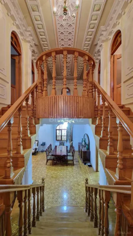 Satılır 7 otaqlı həyət evi 450 m²