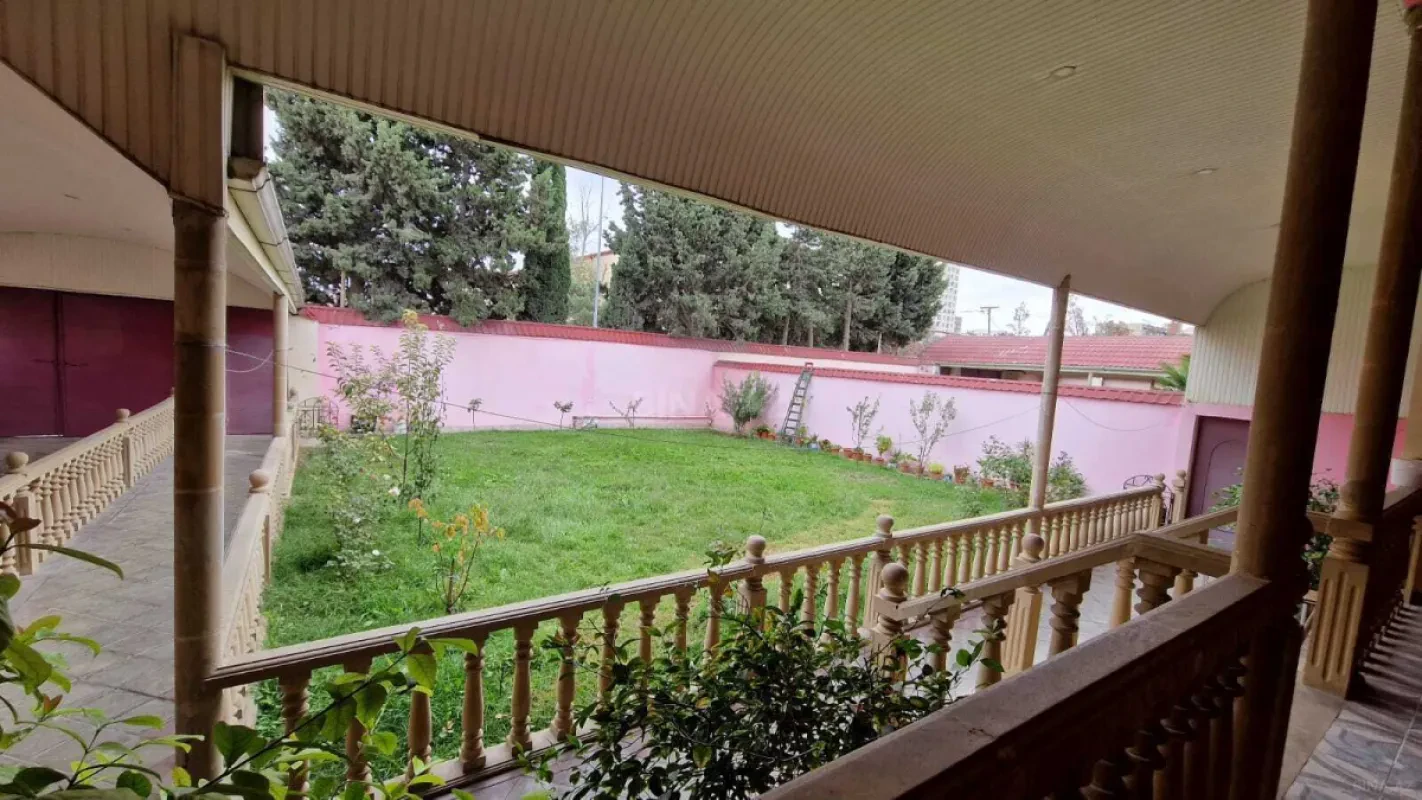 Satılır 7 otaqlı həyət evi 450 m²