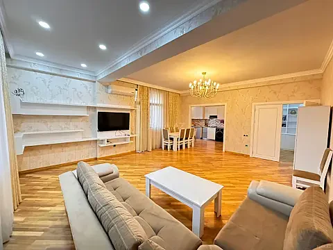 Kirayə verilir 3 otaqlı mənzil 150 m² — Bakı 3 otaq 150.00 m²