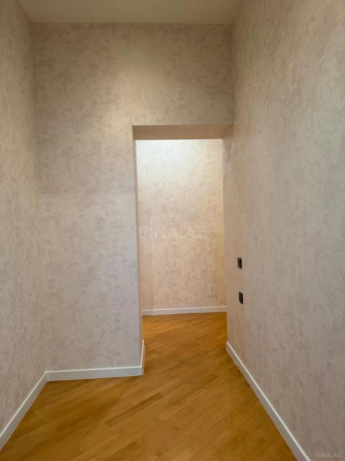 Satılır 3 otaqlı mənzil 135 m²