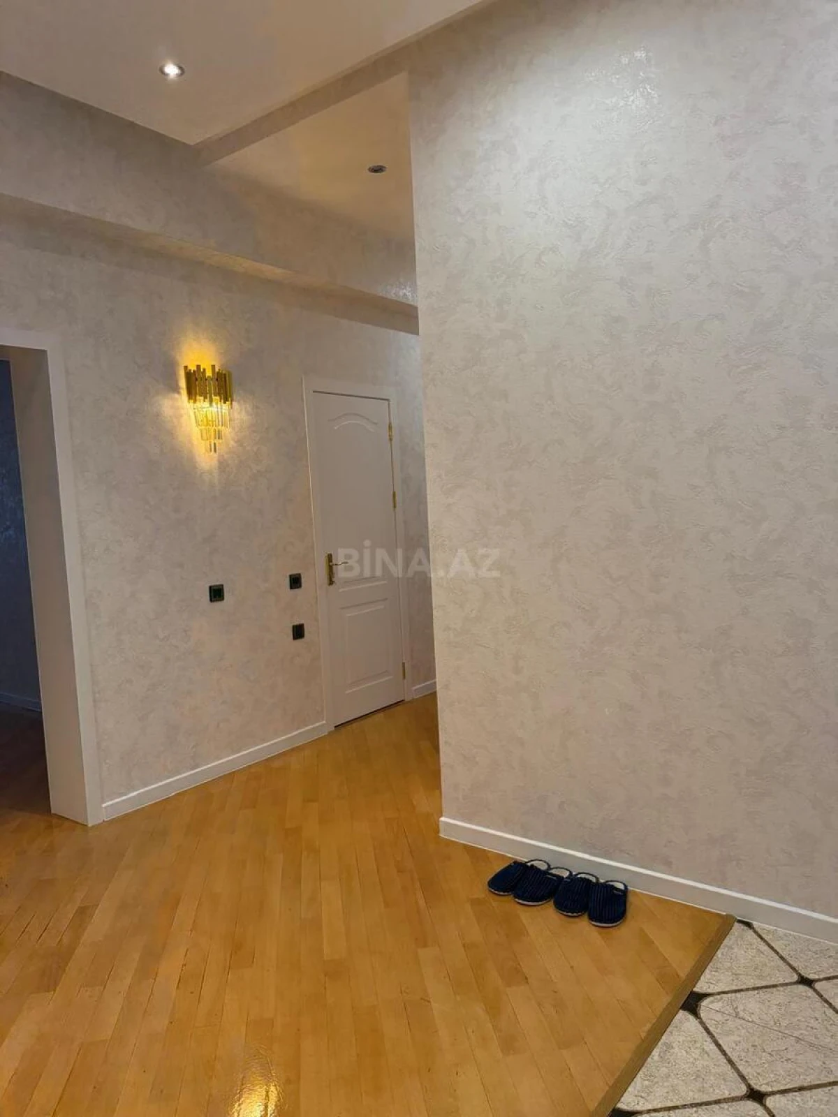 Satılır 3 otaqlı mənzil 135 m²