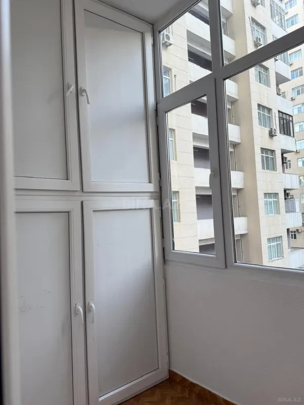 Satılır 3 otaqlı mənzil 135 m²
