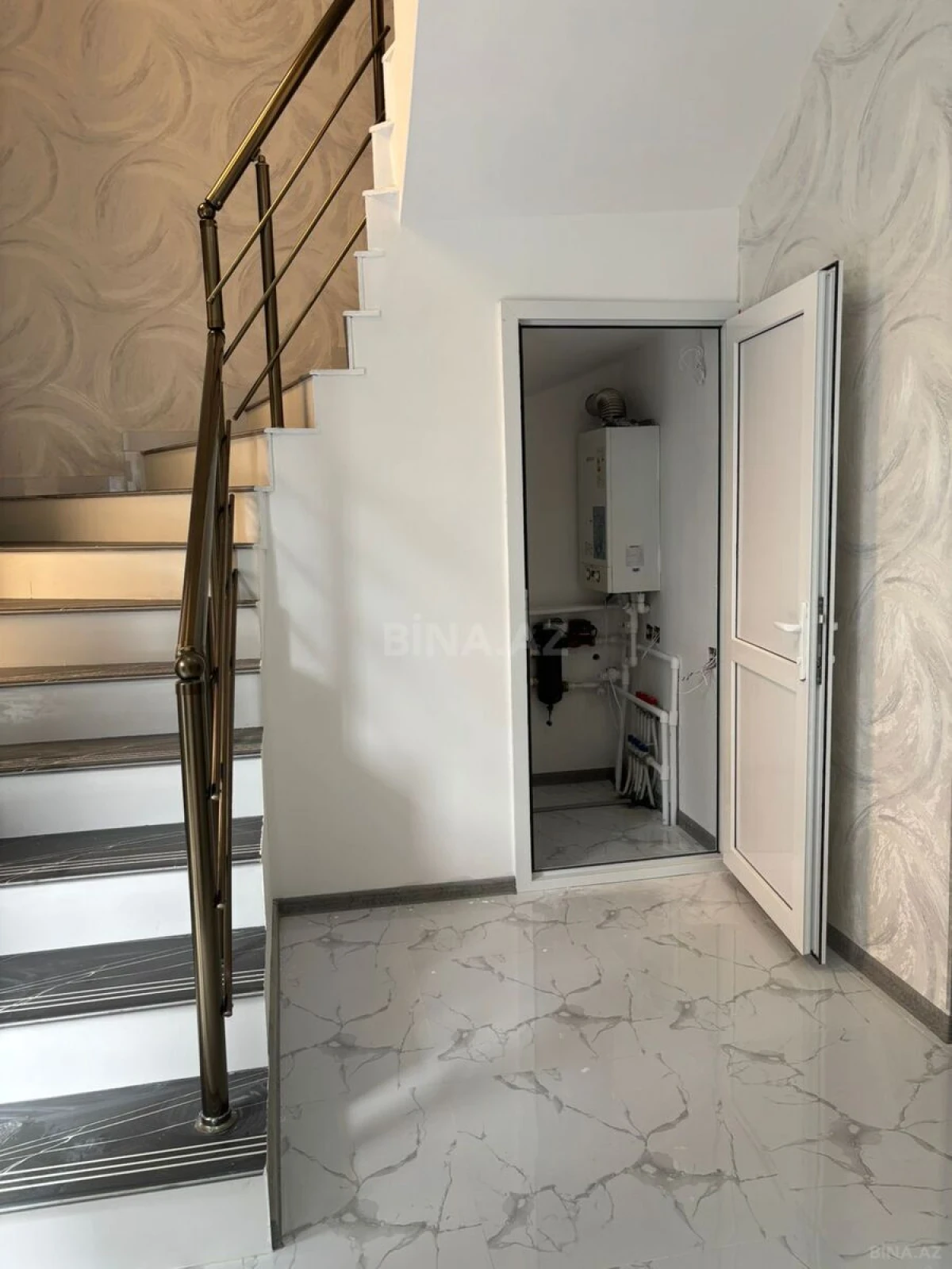 Satılır 5 otaqlı həyət evi 140 m²
