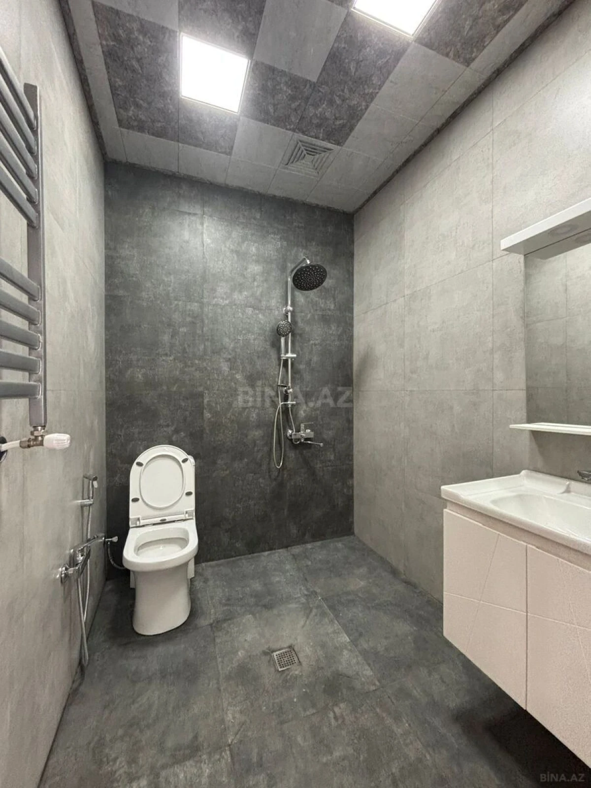 Satılır 5 otaqlı həyət evi 140 m²