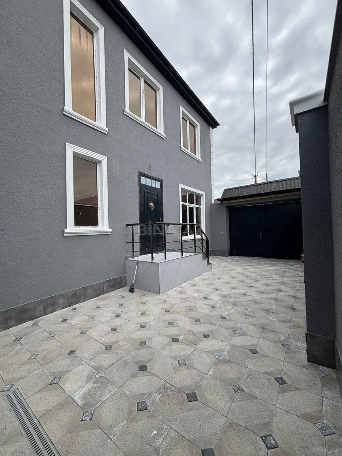 Satılır 5 otaqlı həyət evi 140 m²