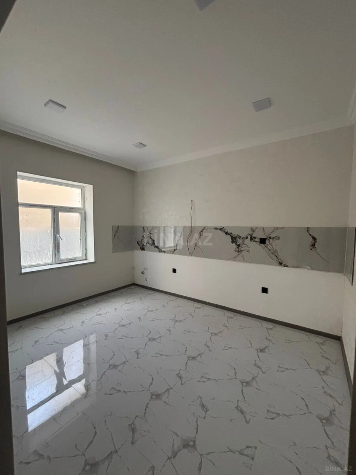 Satılır 5 otaqlı həyət evi 140 m²