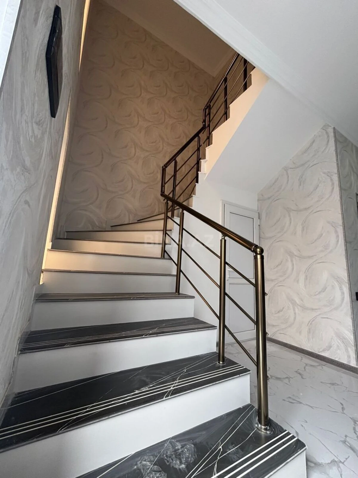 Satılır 5 otaqlı həyət evi 140 m²