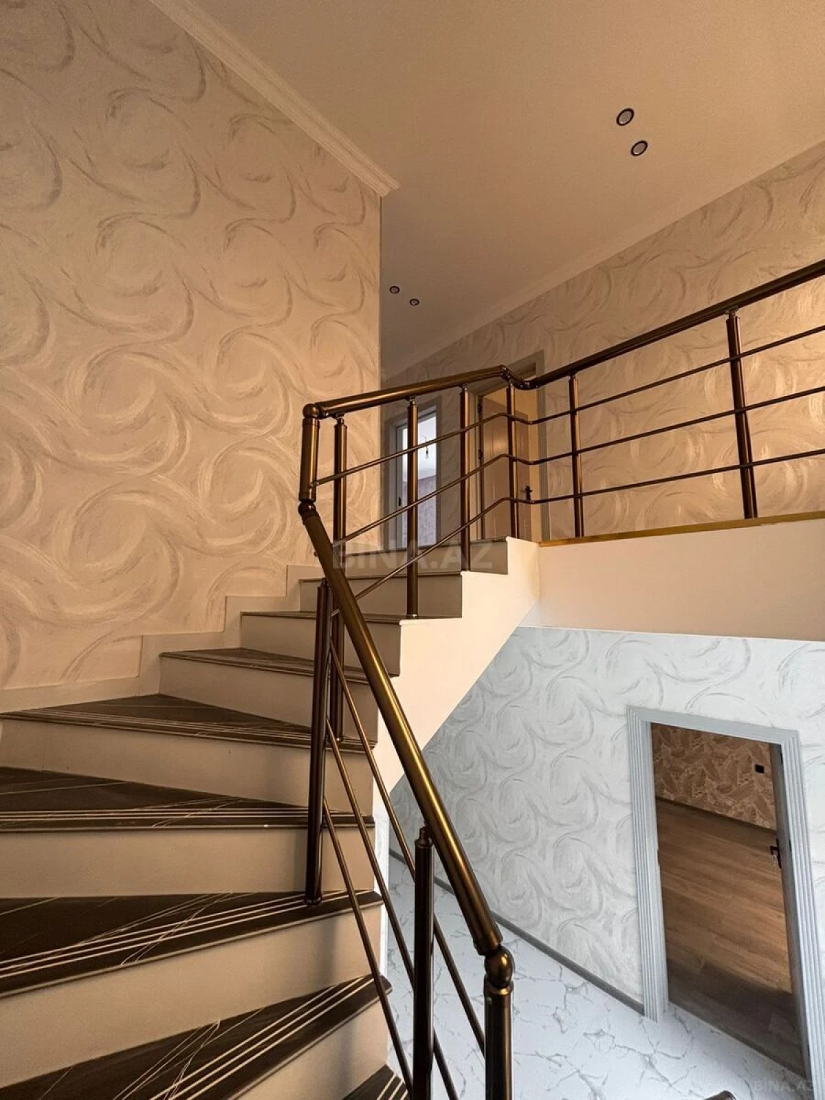 Satılır 5 otaqlı həyət evi 140 m²