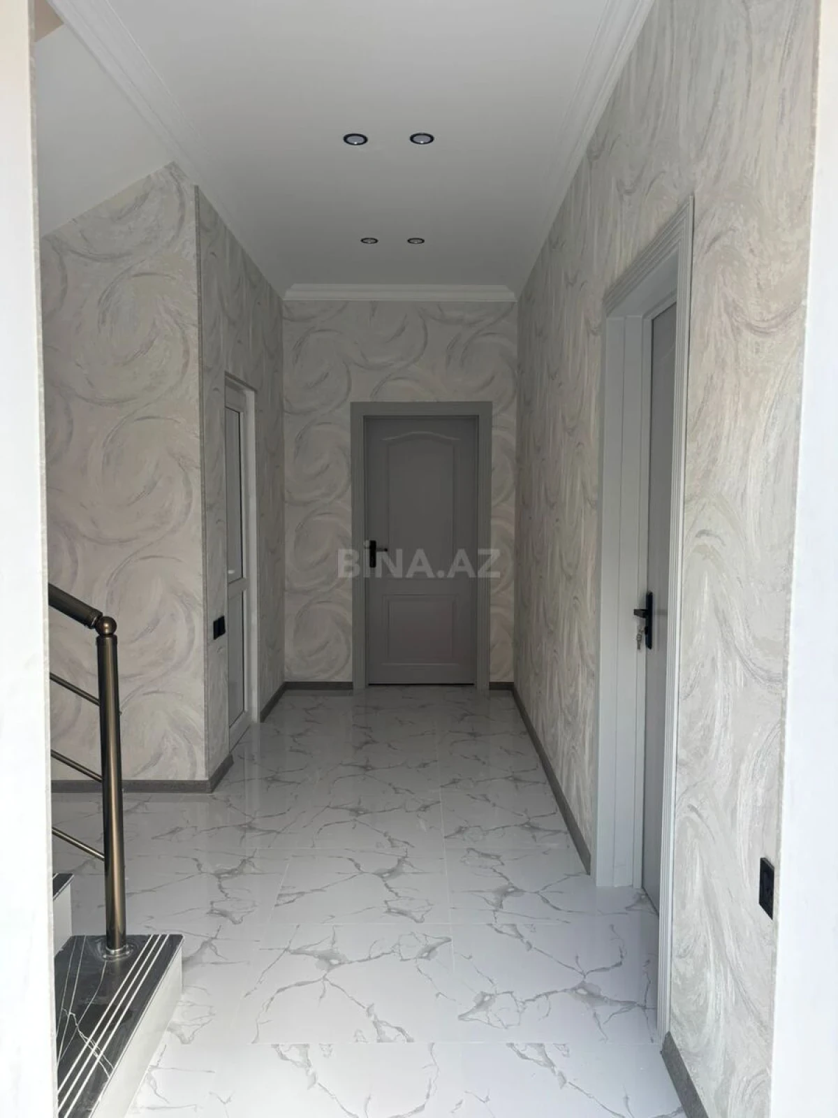 Satılır 5 otaqlı həyət evi 140 m²