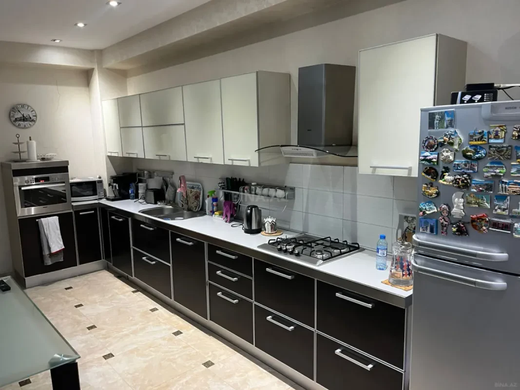 Kirayə verilir 4 otaqlı mənzil 185 m²