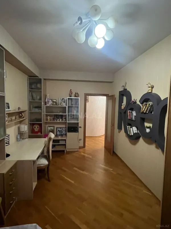 Kirayə verilir 4 otaqlı mənzil 185 m²