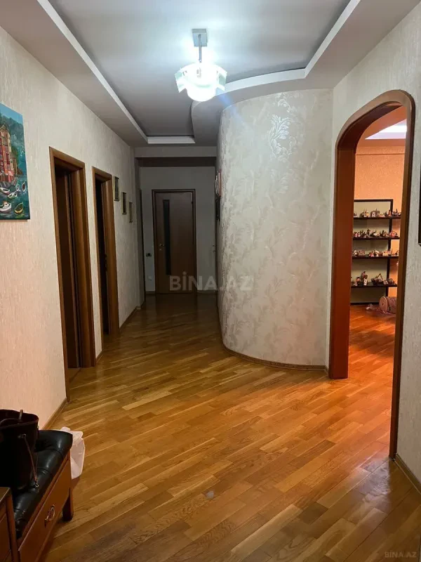 Kirayə verilir 4 otaqlı mənzil 185 m²