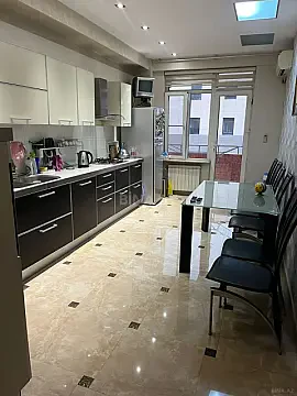 Kirayə verilir 4 otaqlı mənzil 185 m²