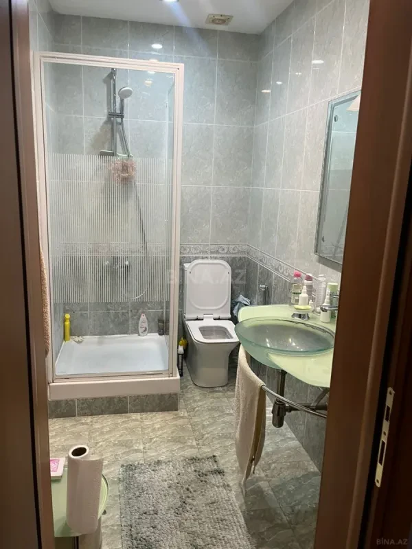 Kirayə verilir 4 otaqlı mənzil 185 m²