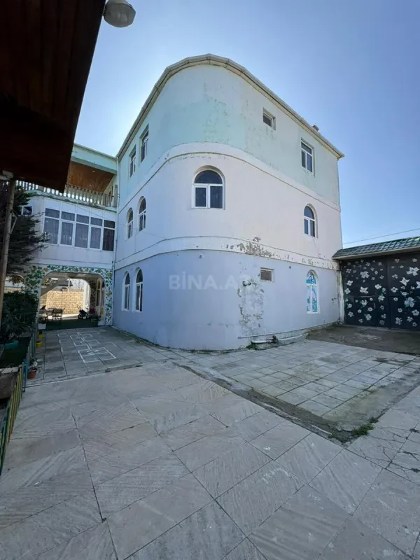 Satılır 7 otaqlı həyət evi 500 m²