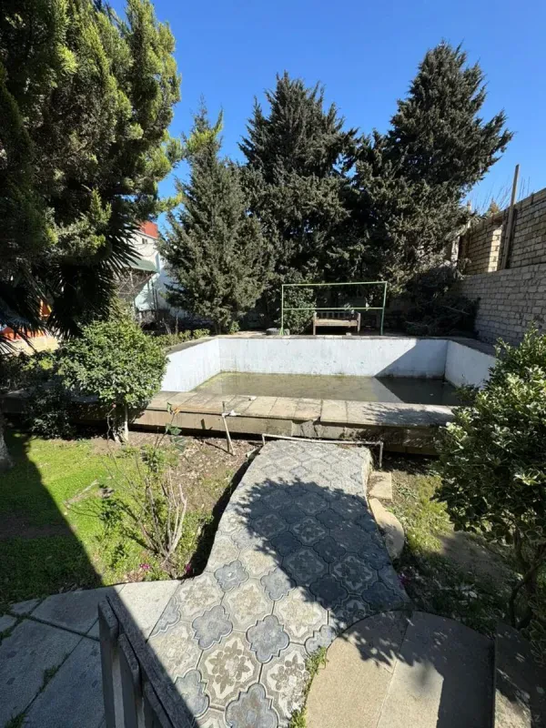 Satılır 7 otaqlı həyət evi 500 m²