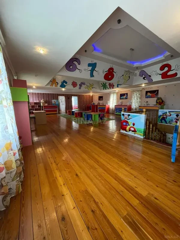 Satılır 7 otaqlı həyət evi 500 m²