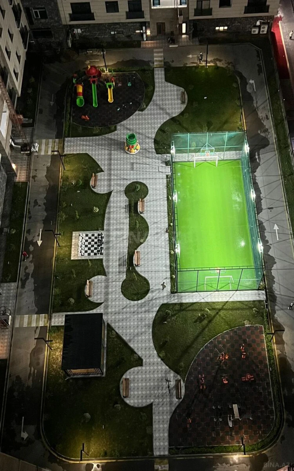 Satılır 4 otaqlı mənzil 172 m²