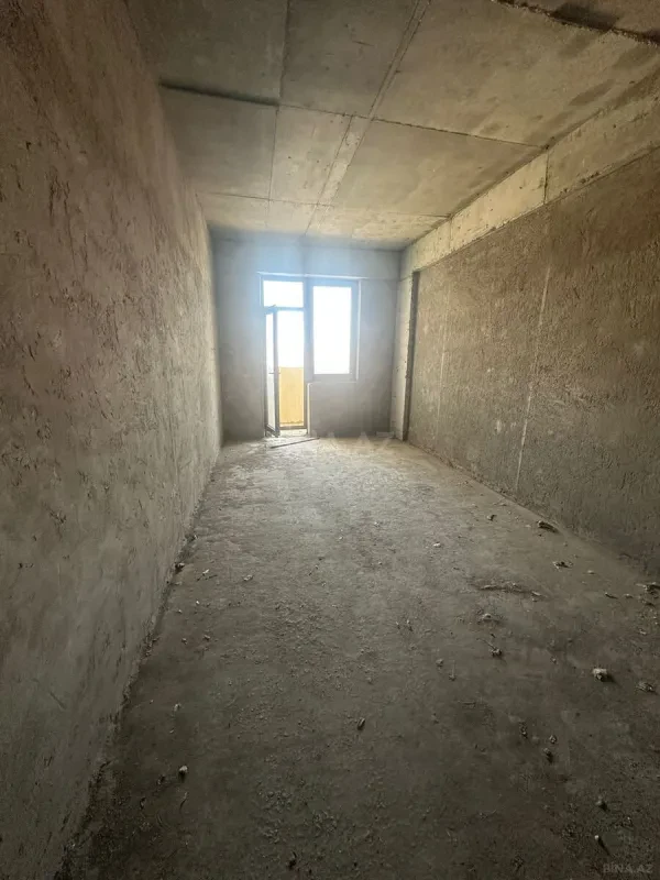 Satılır 4 otaqlı mənzil 172 m²