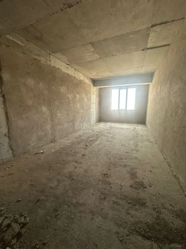 Satılır 4 otaqlı mənzil 172 m²