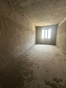 Satılır 4 otaqlı mənzil 172 m²