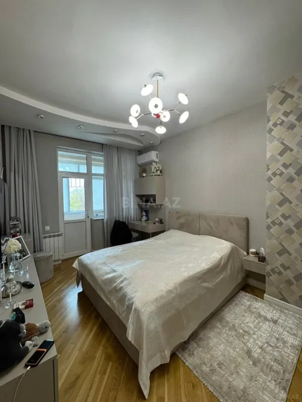 Satılır 4 otaqlı mənzil 125 m²