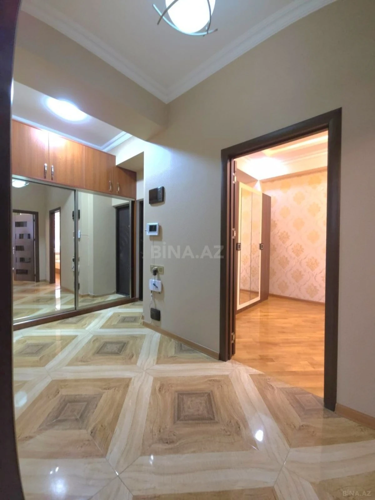 Satılır 2 otaqlı mənzil 83 m²