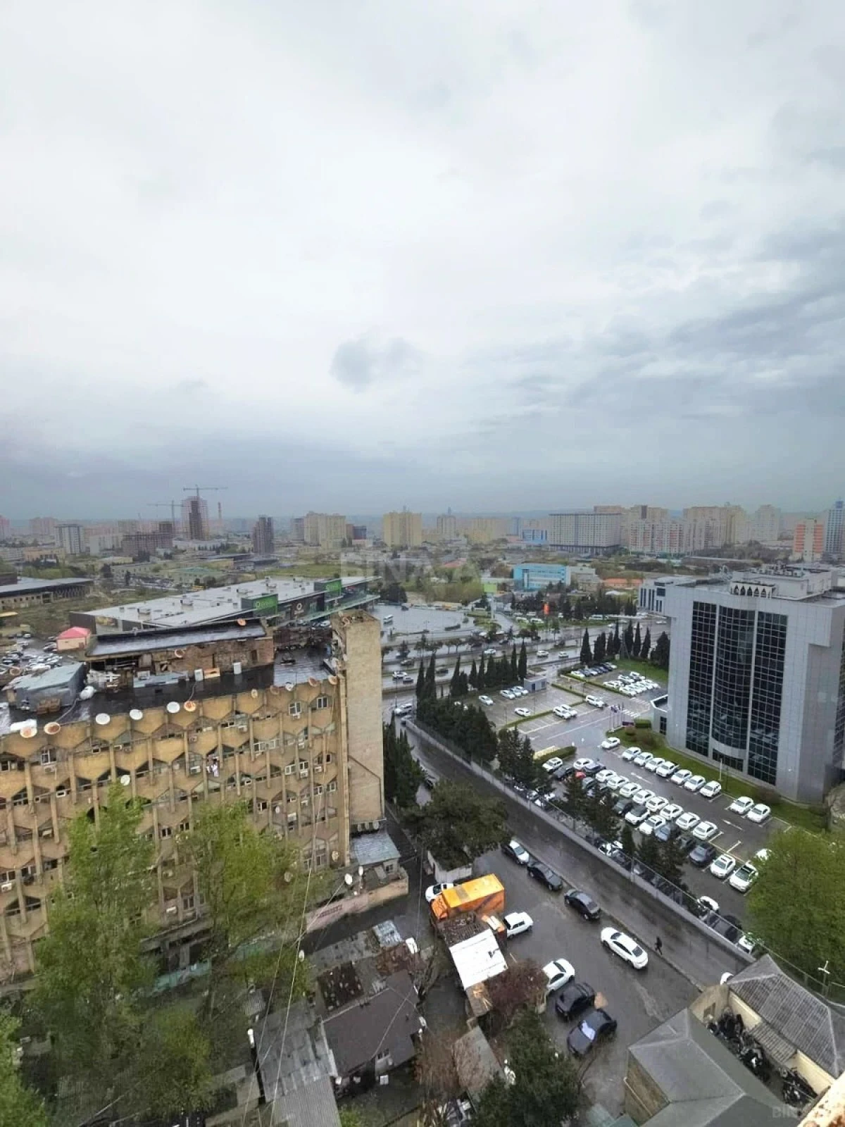 Satılır 2 otaqlı mənzil 83 m²
