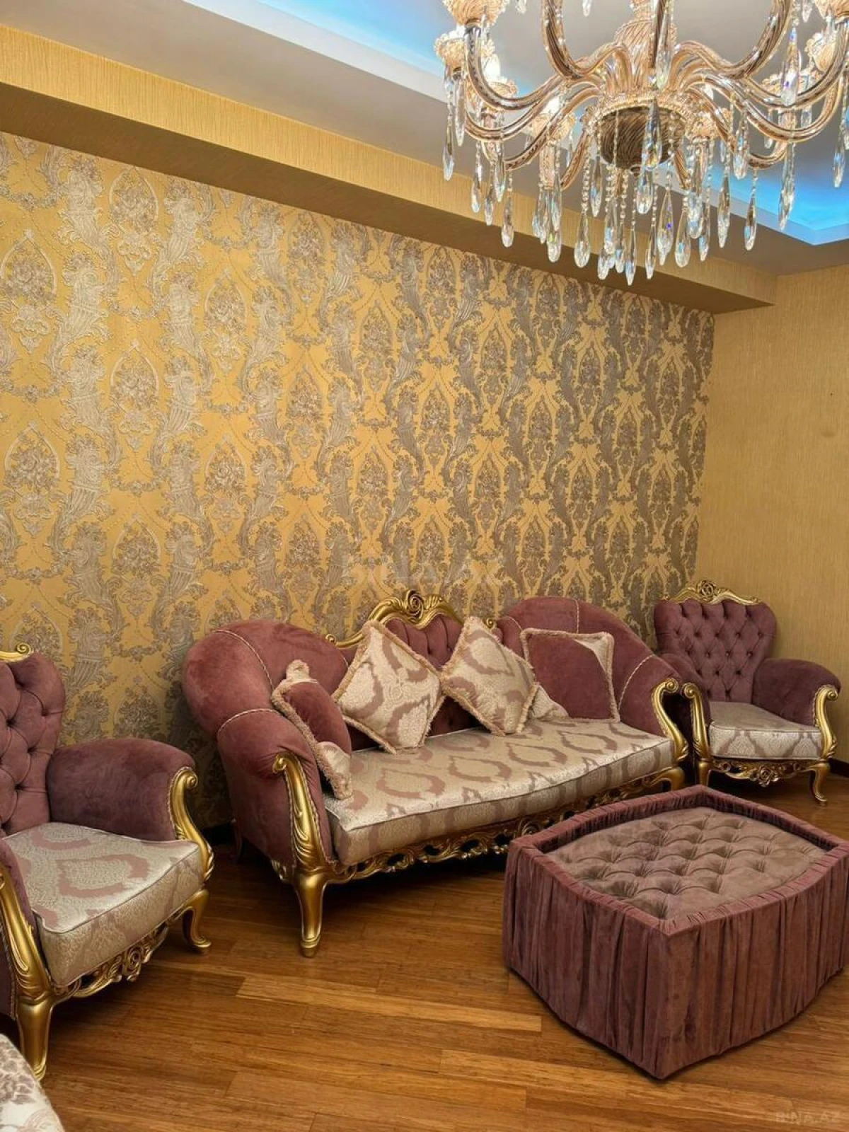 Kirayə verilir 3 otaqlı mənzil 147 m²