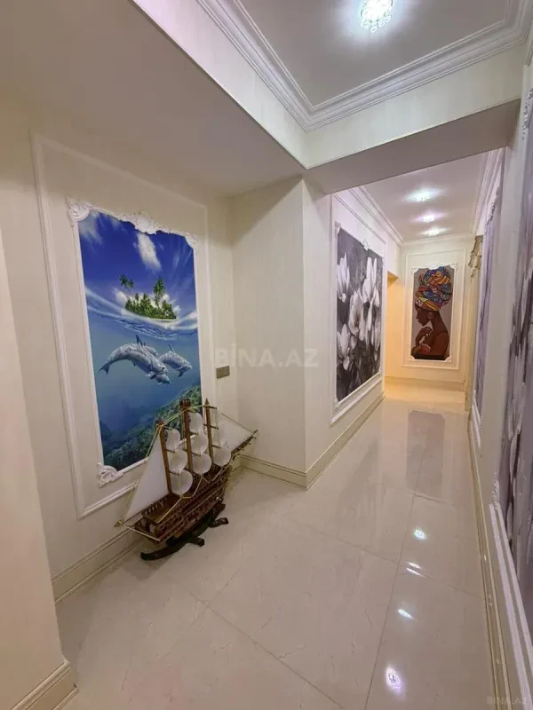 Satılır 4 otaqlı mənzil 200 m²