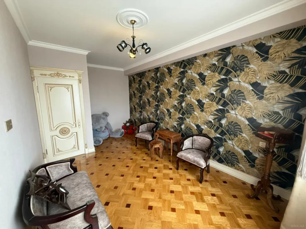 Satılır 4 otaqlı mənzil 200 m²