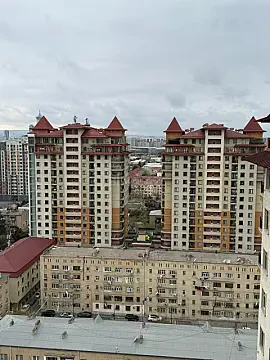 Satılır 4 otaqlı mənzil 200 m²